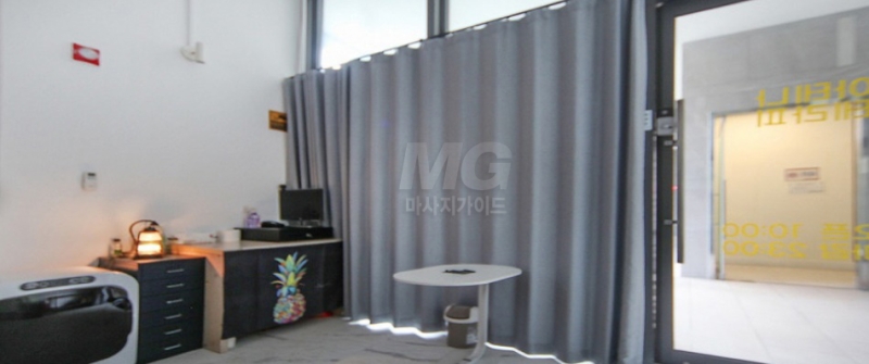 삼송역건마 아테나테라피의 세련되고 깔끔한 입구 전경